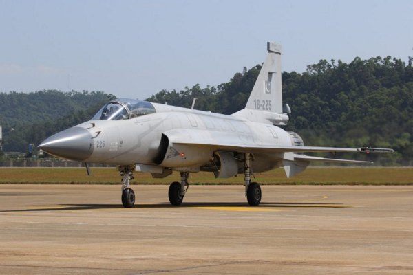 Avion Chasseur JF17